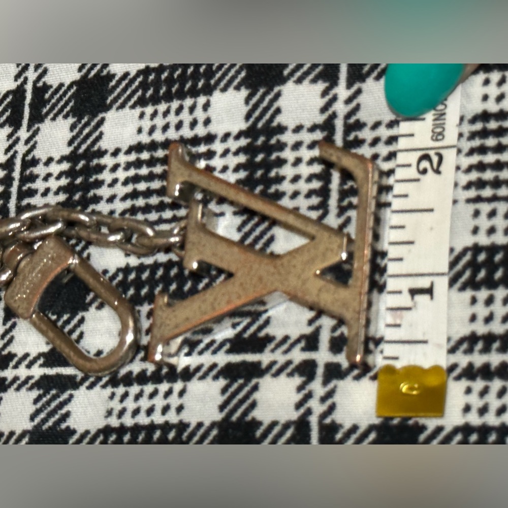 Auth. Louis Vuitton Keychain/Bag charm - Picture 8 of 8